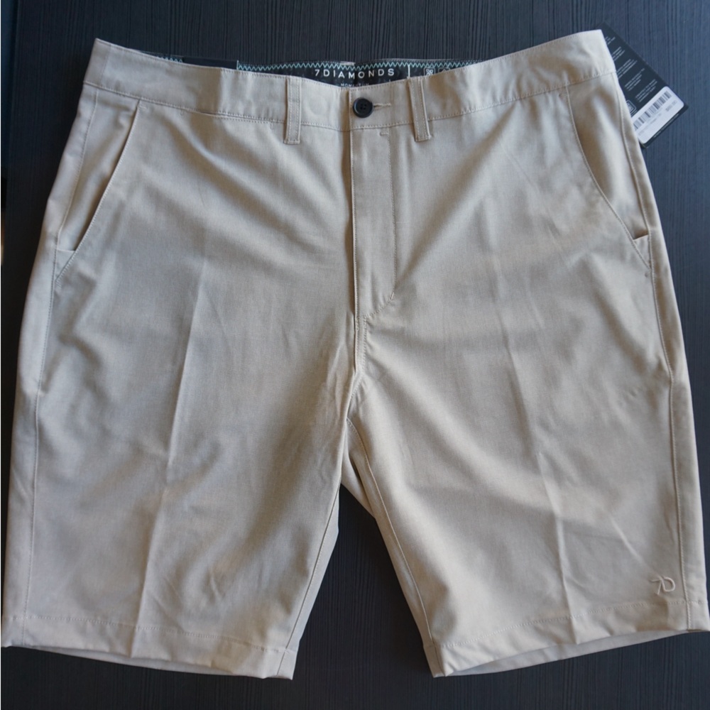 NWT! 7 Diamonds performance shorts
